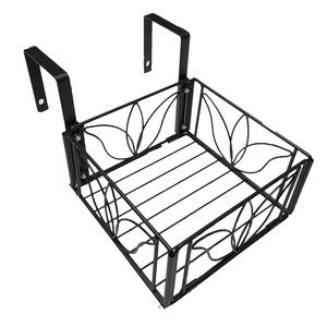 Metal hanging plant stand. ‎ (Black)
